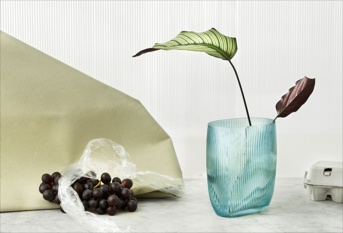 https://bo.alinhadavizinha.com/FileUploads/produtos/acessorios/casa/102080_tide_vase_h18cm_azul_2.jpg