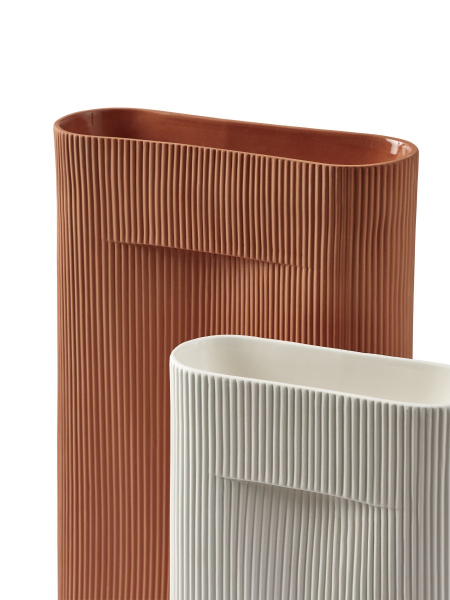 https://bo.alinhadavizinha.com/FileUploads/produtos/acessorios/casa/14140_ridge-vase_485cm_terracota_5_zes5nthw.jpg
