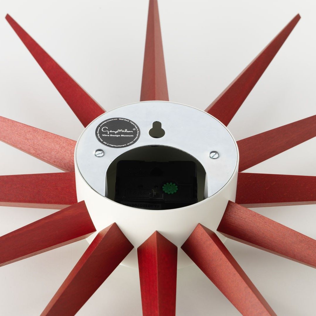 https://bo.alinhadavizinha.com/FileUploads/produtos/acessorios/casa/201_253_02_sunburst-clock_vermelho_4.jpg