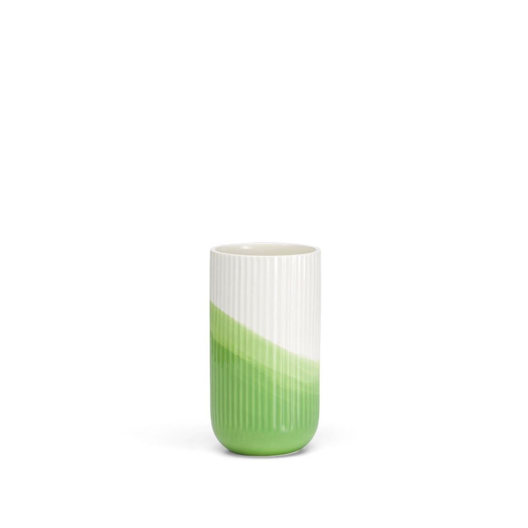 https://bo.alinhadavizinha.com/FileUploads/produtos/acessorios/casa/201_382_03_heeringbone-vase-estriado_verde_1.jpg