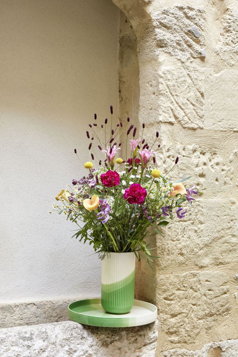 https://bo.alinhadavizinha.com/FileUploads/produtos/acessorios/casa/201_382_03_heeringbone-vase-estriado_verde_4.jpg