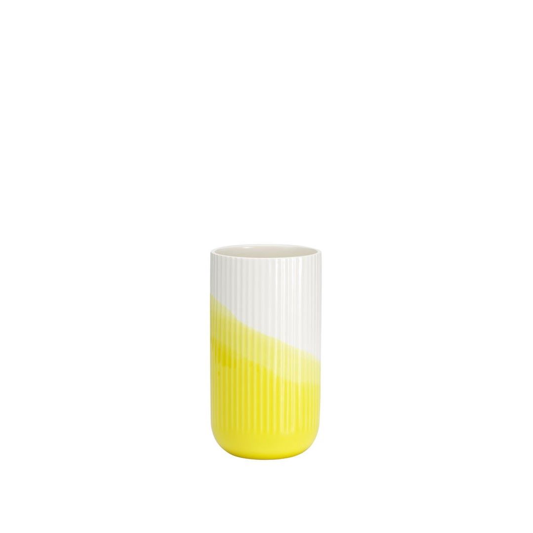 https://bo.alinhadavizinha.com/FileUploads/produtos/acessorios/casa/201_382_04_heeringbone-vase-estriado_amarelo_1.jpg