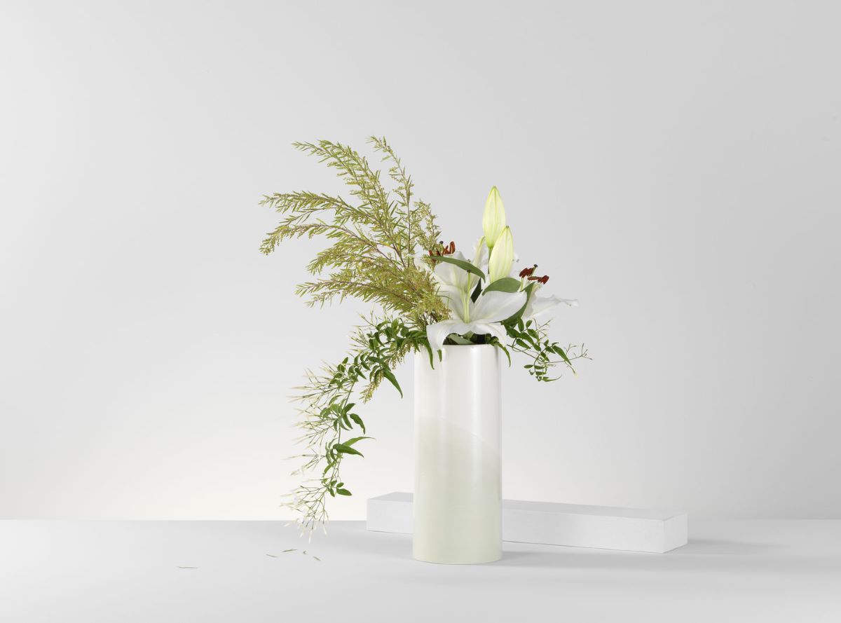 https://bo.alinhadavizinha.com/FileUploads/produtos/acessorios/casa/201_382_05_heeringbone-vase-liso_areia_3.jpg