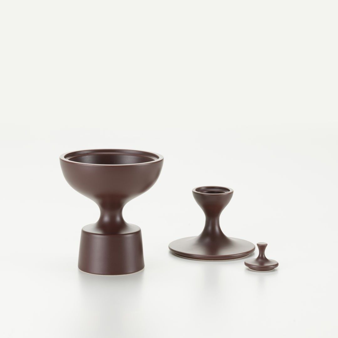 https://bo.alinhadavizinha.com/FileUploads/produtos/acessorios/casa/201_387_01_ceramic-container_no-1_castanho_2.jpg