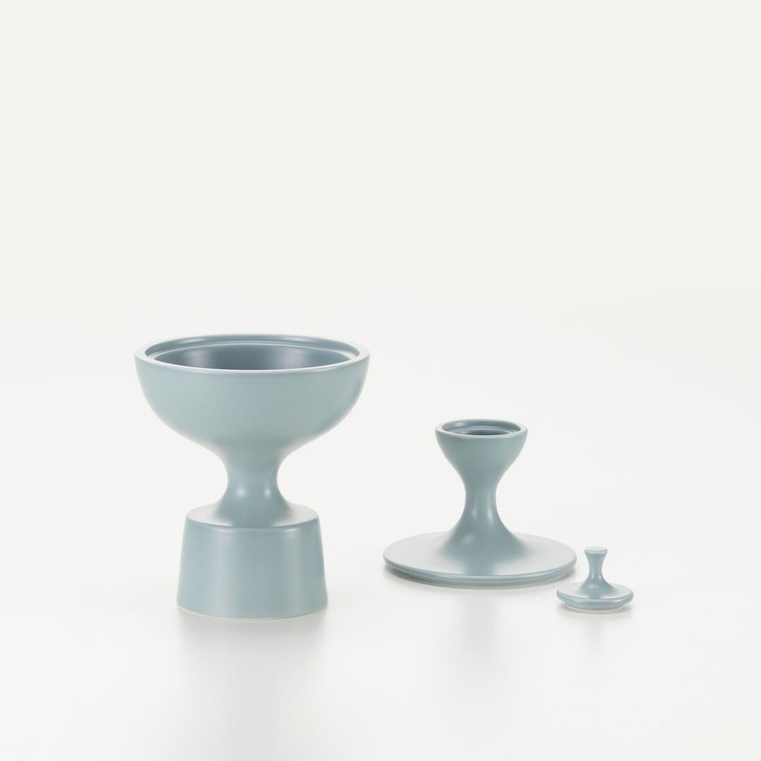 https://bo.alinhadavizinha.com/FileUploads/produtos/acessorios/casa/201_387_02_ceramic-container_no-1_azul-claro_2.jpg