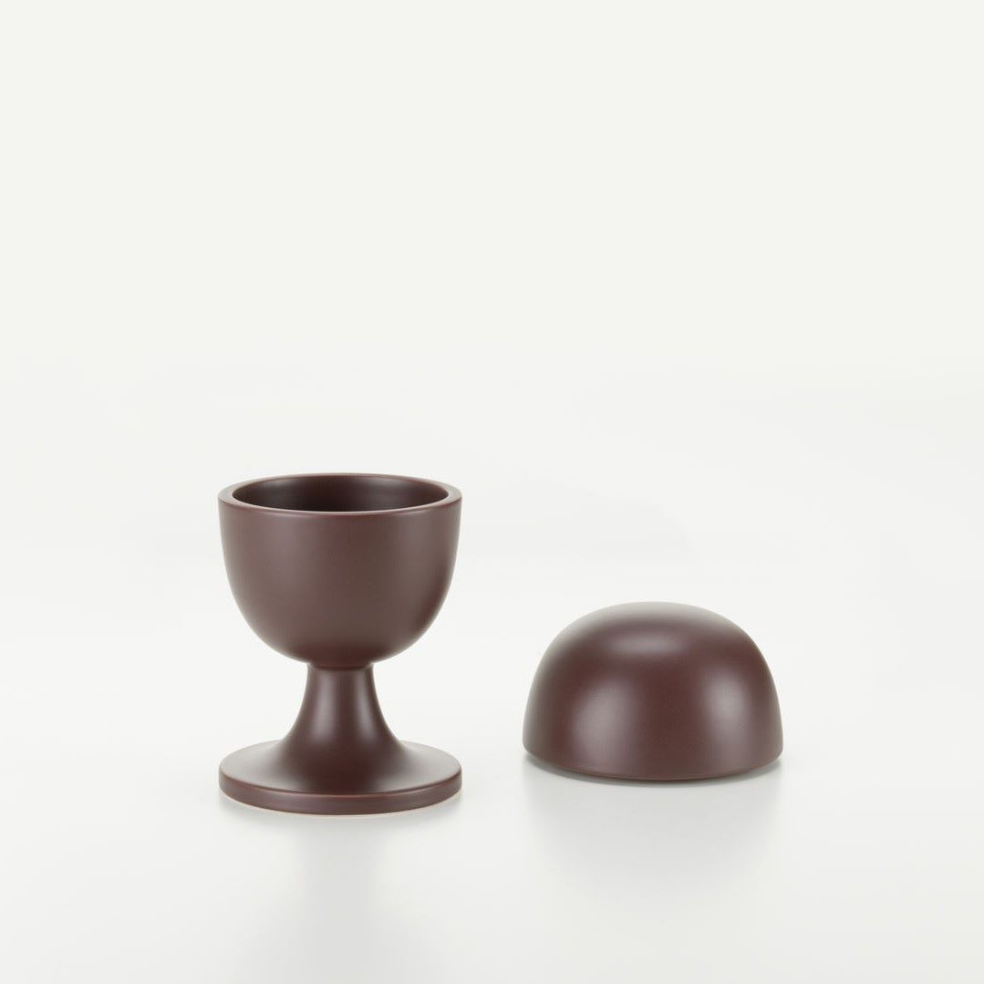 https://bo.alinhadavizinha.com/FileUploads/produtos/acessorios/casa/201_389_01_ceramic-container_no-3_castanho_2.jpg