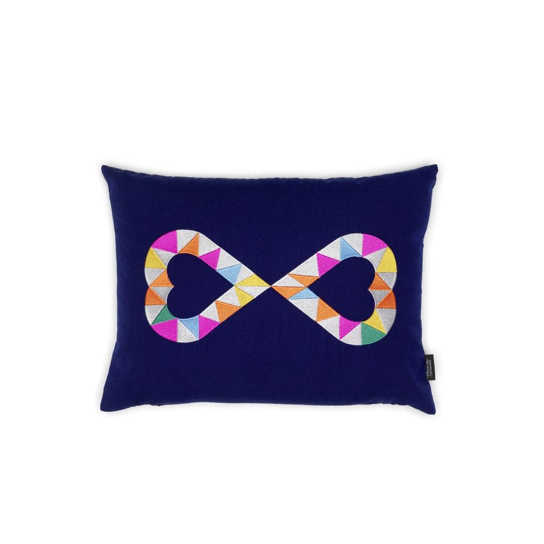 https://bo.alinhadavizinha.com/FileUploads/produtos/acessorios/casa/201_633_08_embroidered-pillows_double-heart-2_1.jpg