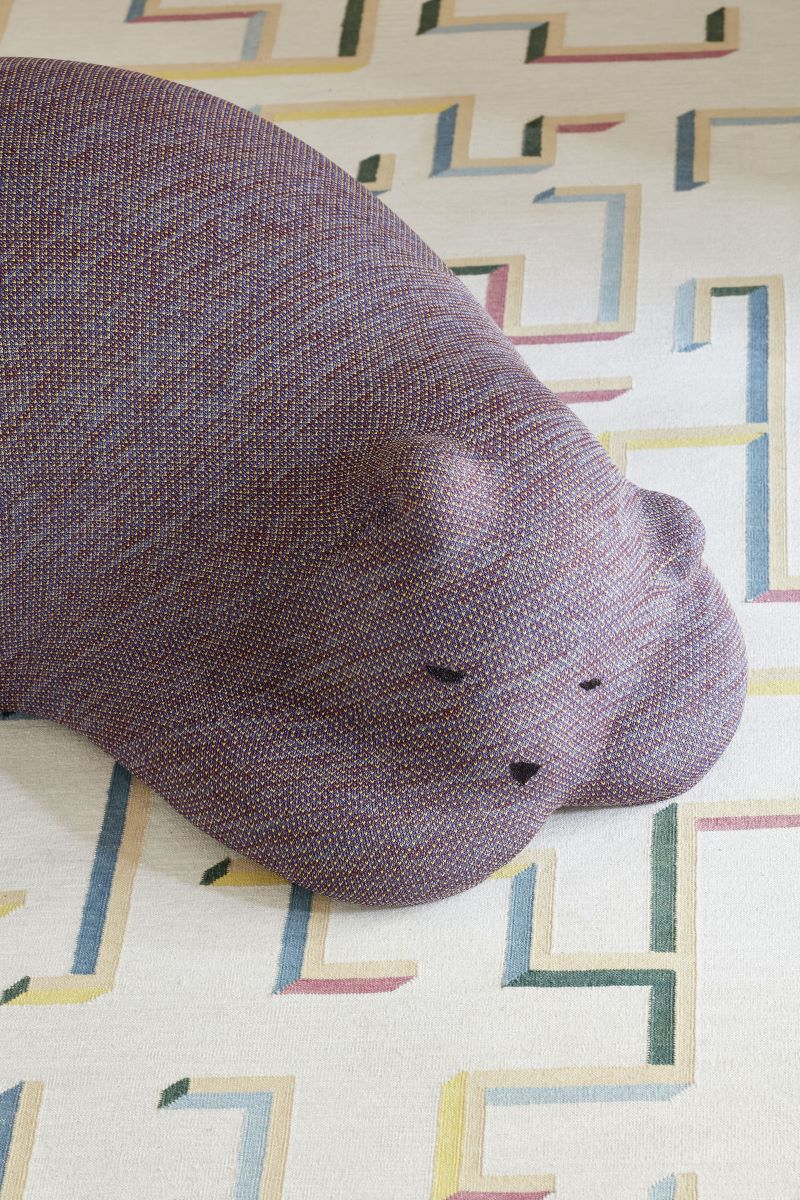 https://bo.alinhadavizinha.com/FileUploads/produtos/acessorios/casa/201_655_01_resting-bear_vermelho_3.jpg