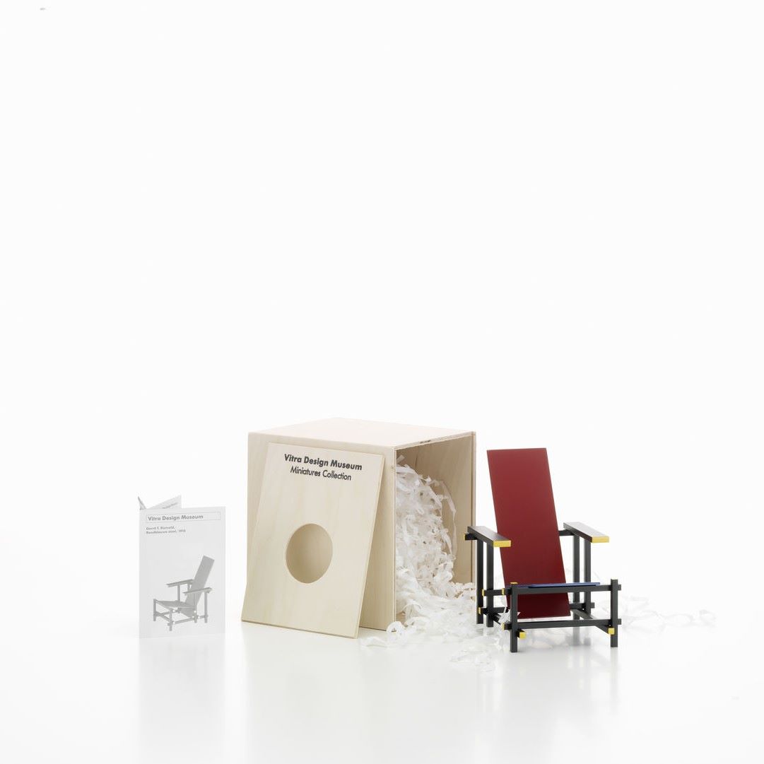 https://bo.alinhadavizinha.com/FileUploads/produtos/acessorios/casa/202_031_01_miniatures-collection_rood-blauwe-stoel_3.jpg