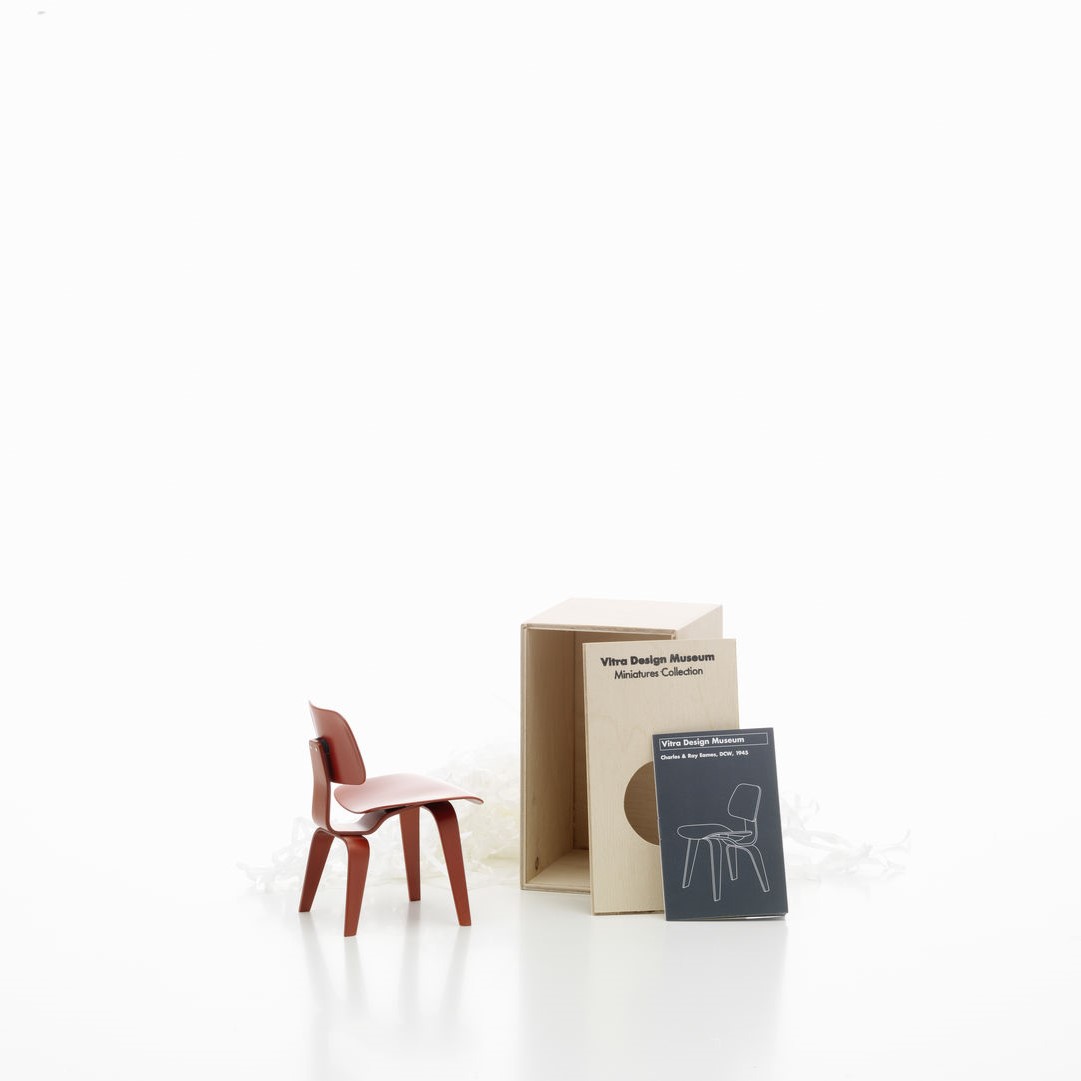 https://bo.alinhadavizinha.com/FileUploads/produtos/acessorios/casa/202_081_02_miniatures-collection_dcw_3.jpg