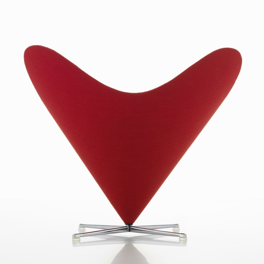 https://bo.alinhadavizinha.com/FileUploads/produtos/acessorios/casa/202_121_01_miniatures-collection_heart-shaped-cone-chair_2.jpg