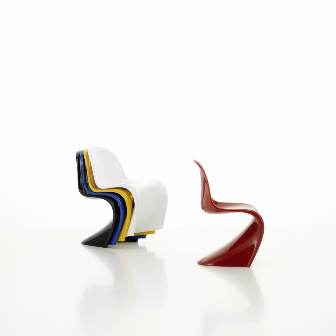 https://bo.alinhadavizinha.com/FileUploads/produtos/acessorios/casa/202_131_01_miniatures-collection_panton-chairs-juego-de-5_1.jpg