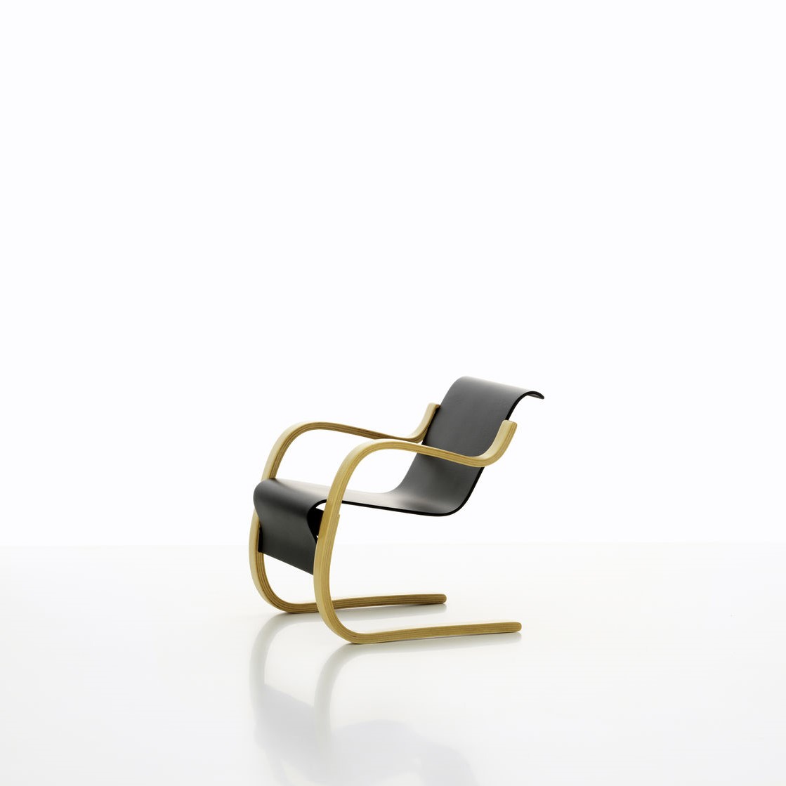 https://bo.alinhadavizinha.com/FileUploads/produtos/acessorios/casa/202_162_01_miniatures-collection_armchair-nr-42_1.jpg