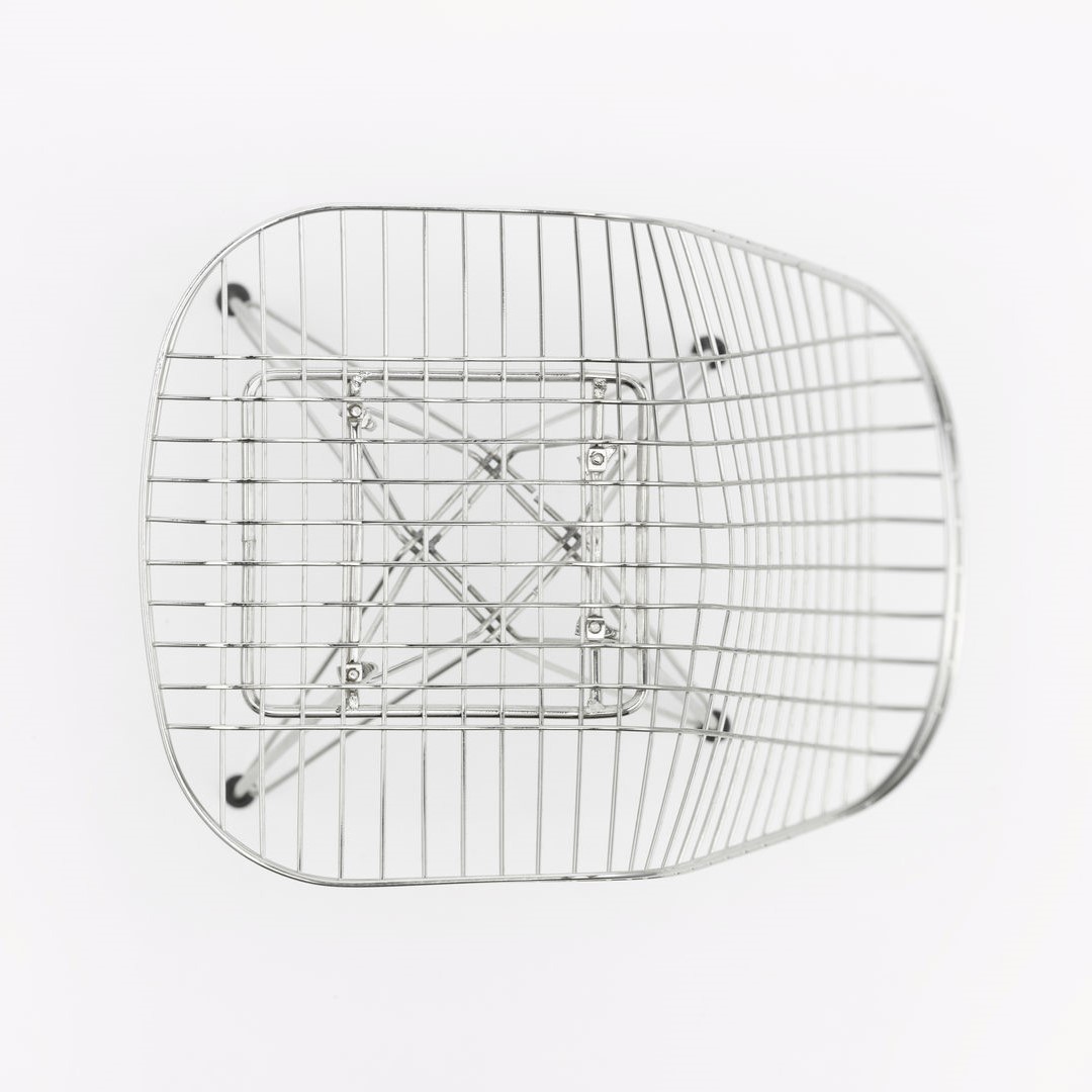 https://bo.alinhadavizinha.com/FileUploads/produtos/acessorios/casa/202_191_01_miniatures-collection_dkr-wire-chair_3.jpg
