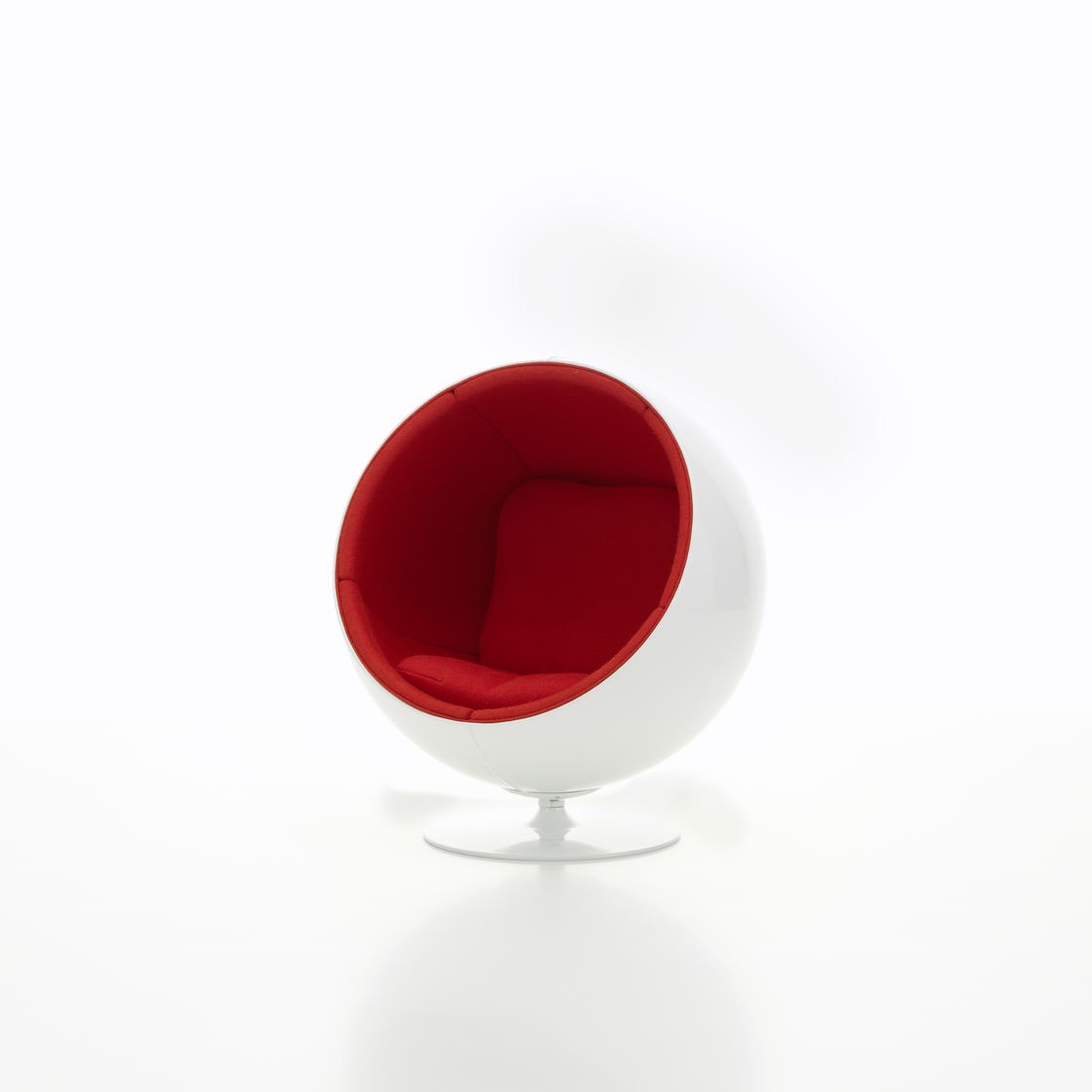 https://bo.alinhadavizinha.com/FileUploads/produtos/acessorios/casa/202_381_01_miniatures-collection_ball-chair_1.jpg