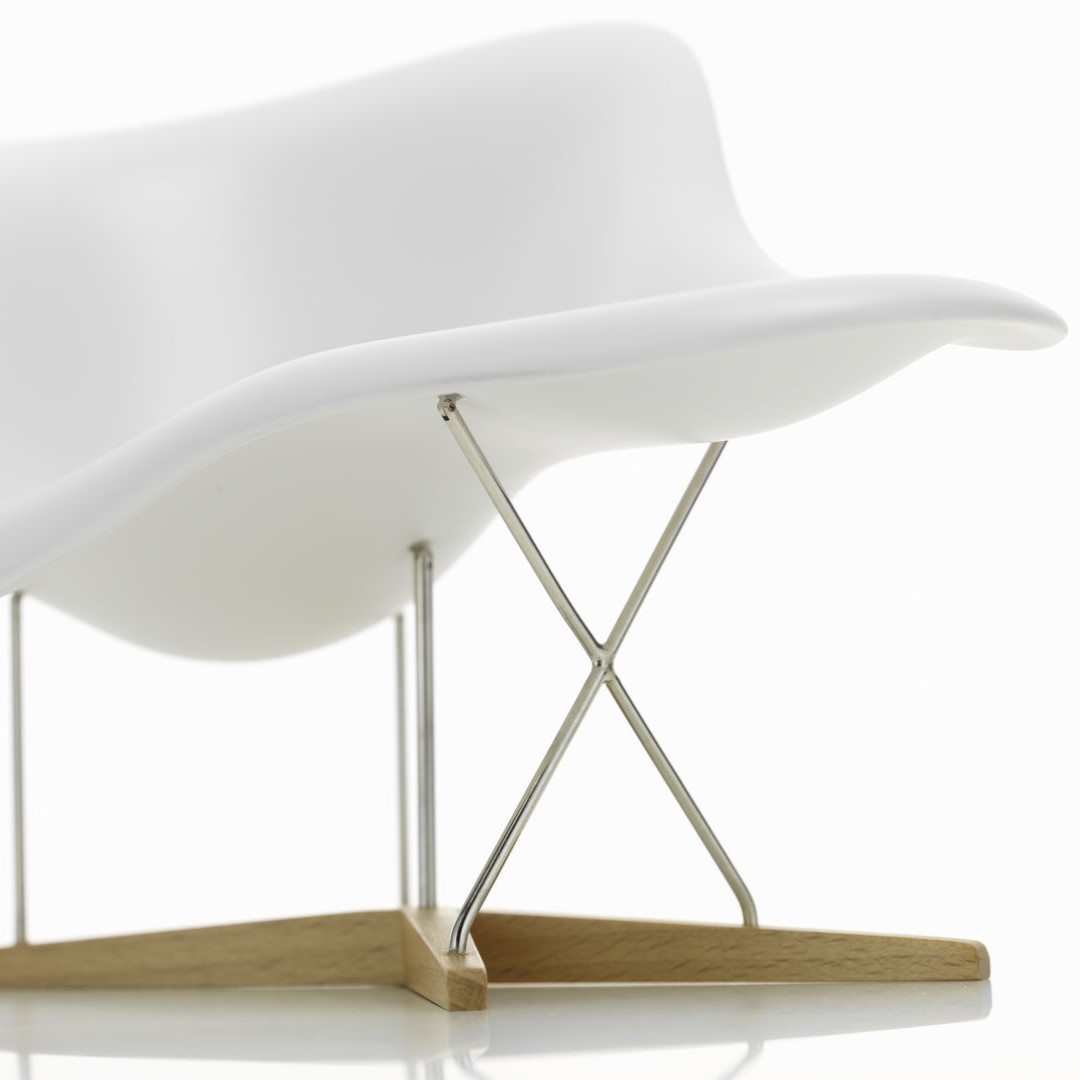 https://bo.alinhadavizinha.com/FileUploads/produtos/acessorios/casa/202_401_01_miniatures-collection_la-chaise_2.jpg