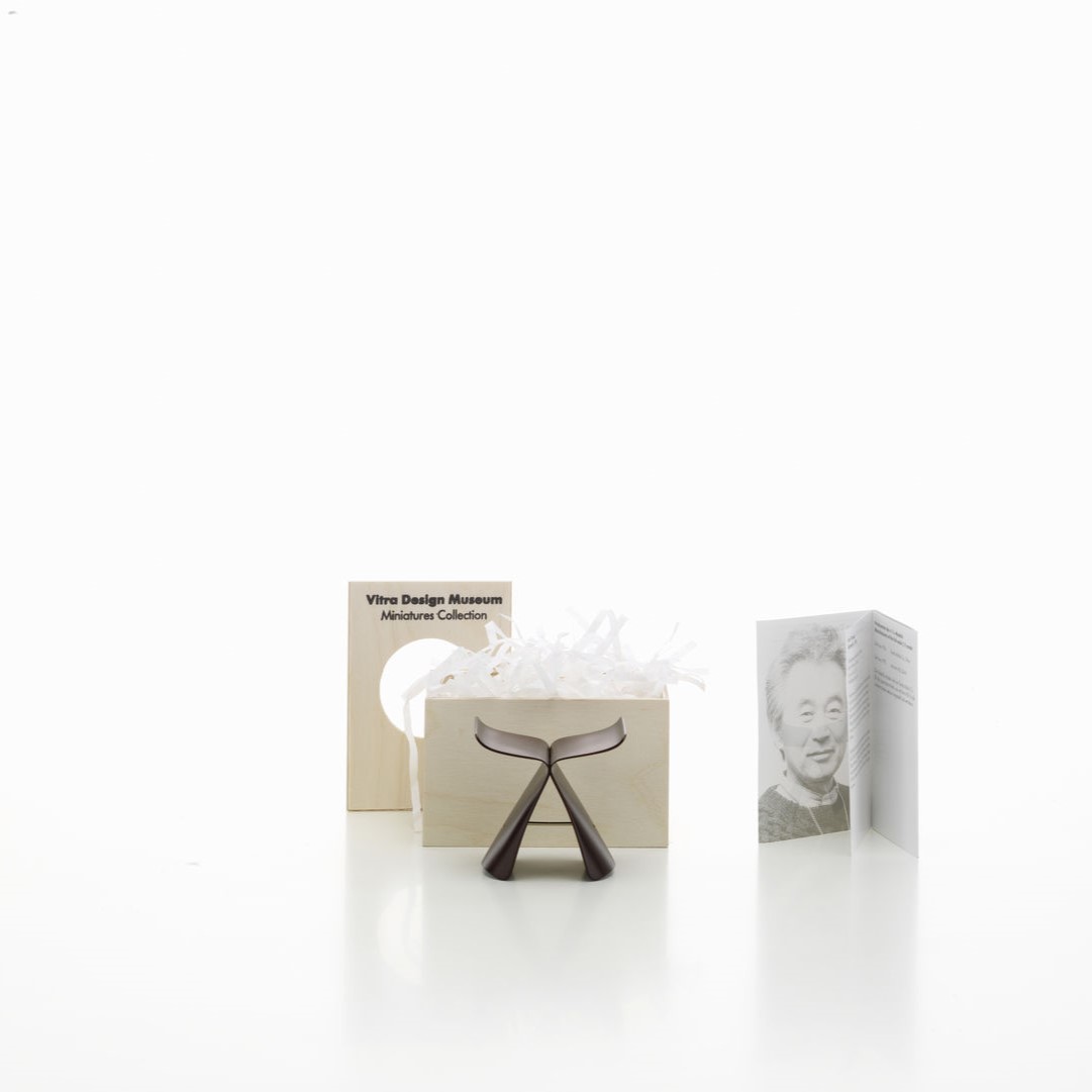 https://bo.alinhadavizinha.com/FileUploads/produtos/acessorios/casa/202_513_01_miniatures-collection_butterfly-stool_3.jpg