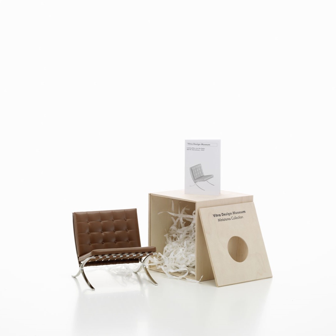 https://bo.alinhadavizinha.com/FileUploads/produtos/acessorios/casa/202_514_01_miniatures-collection_mr-90-barcelona_3.jpg