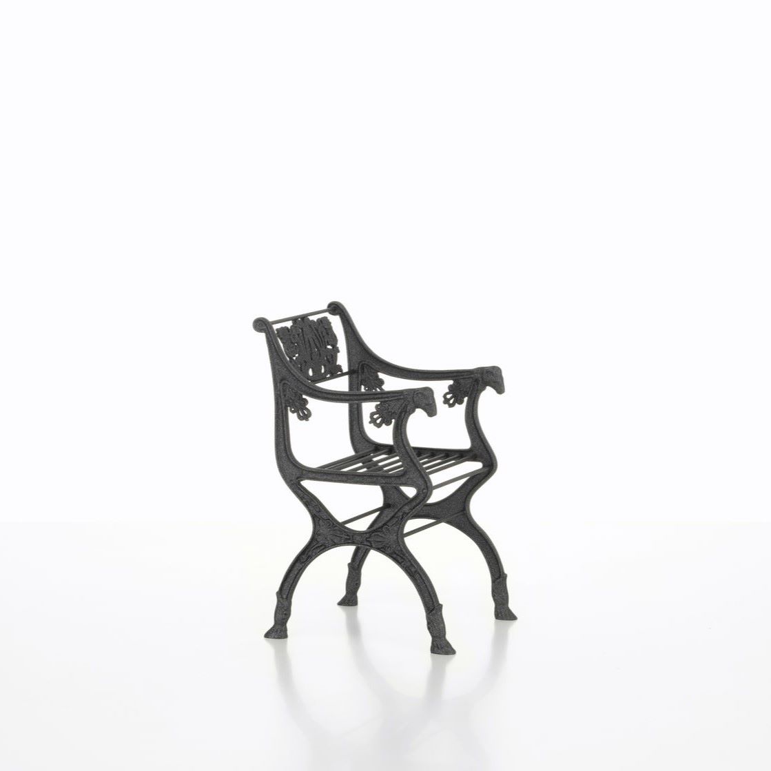 https://bo.alinhadavizinha.com/FileUploads/produtos/acessorios/casa/202_517_01_miniatures-collection_gartenstuhl_1.jpg