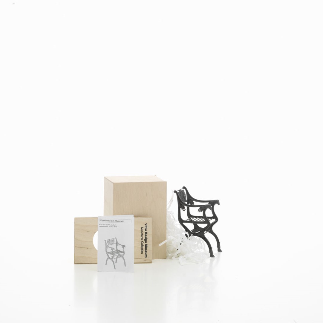 https://bo.alinhadavizinha.com/FileUploads/produtos/acessorios/casa/202_517_01_miniatures-collection_gartenstuhl_3.jpg