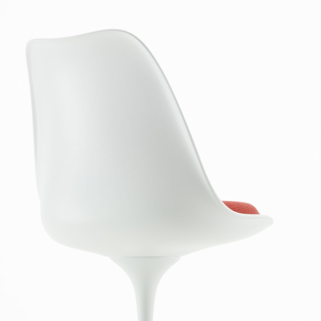 https://bo.alinhadavizinha.com/FileUploads/produtos/acessorios/casa/202_519_01_miniatures-collection_tulip-chair_2.jpg
