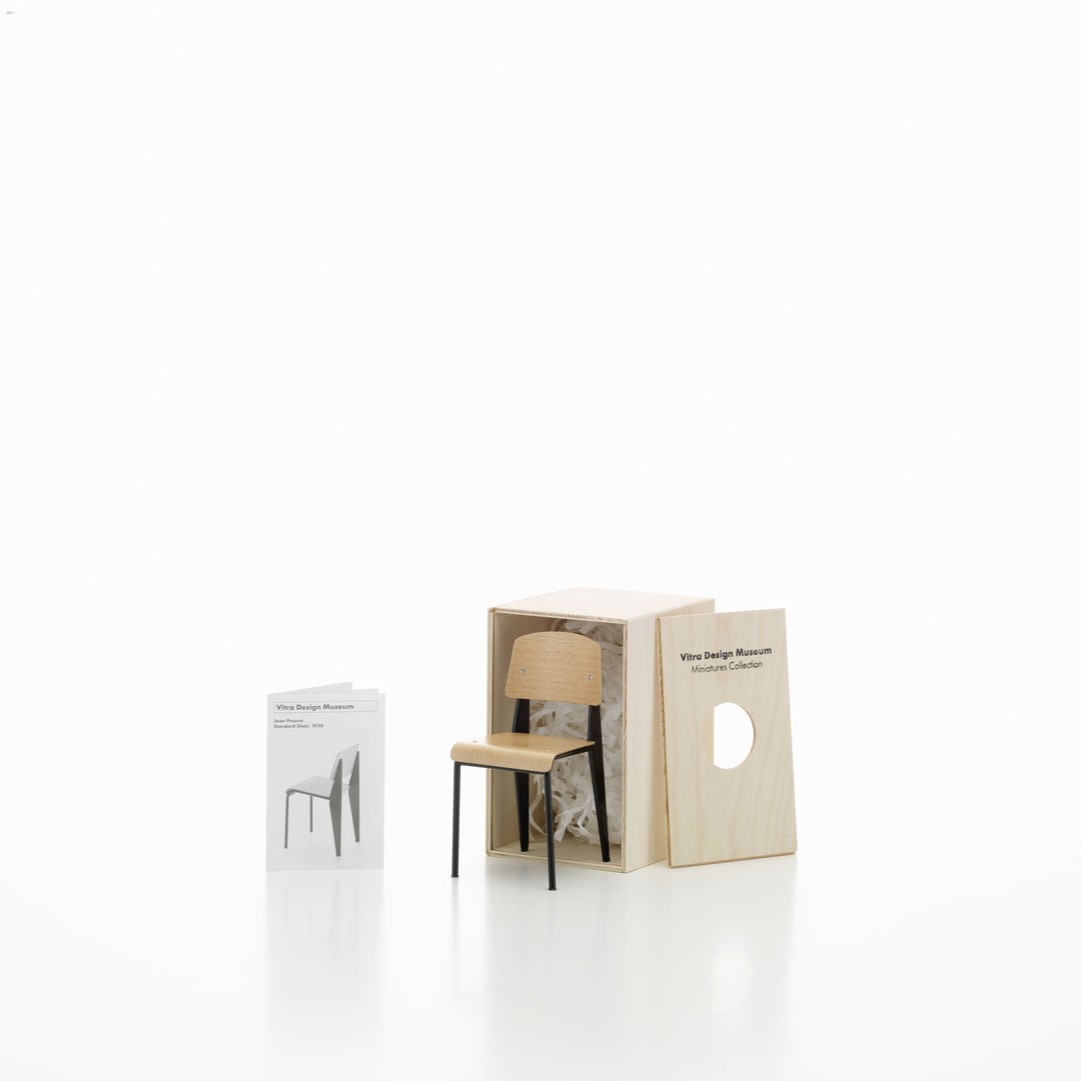https://bo.alinhadavizinha.com/FileUploads/produtos/acessorios/casa/202_527_01_miniatures-collection_standard-chair_2.jpg
