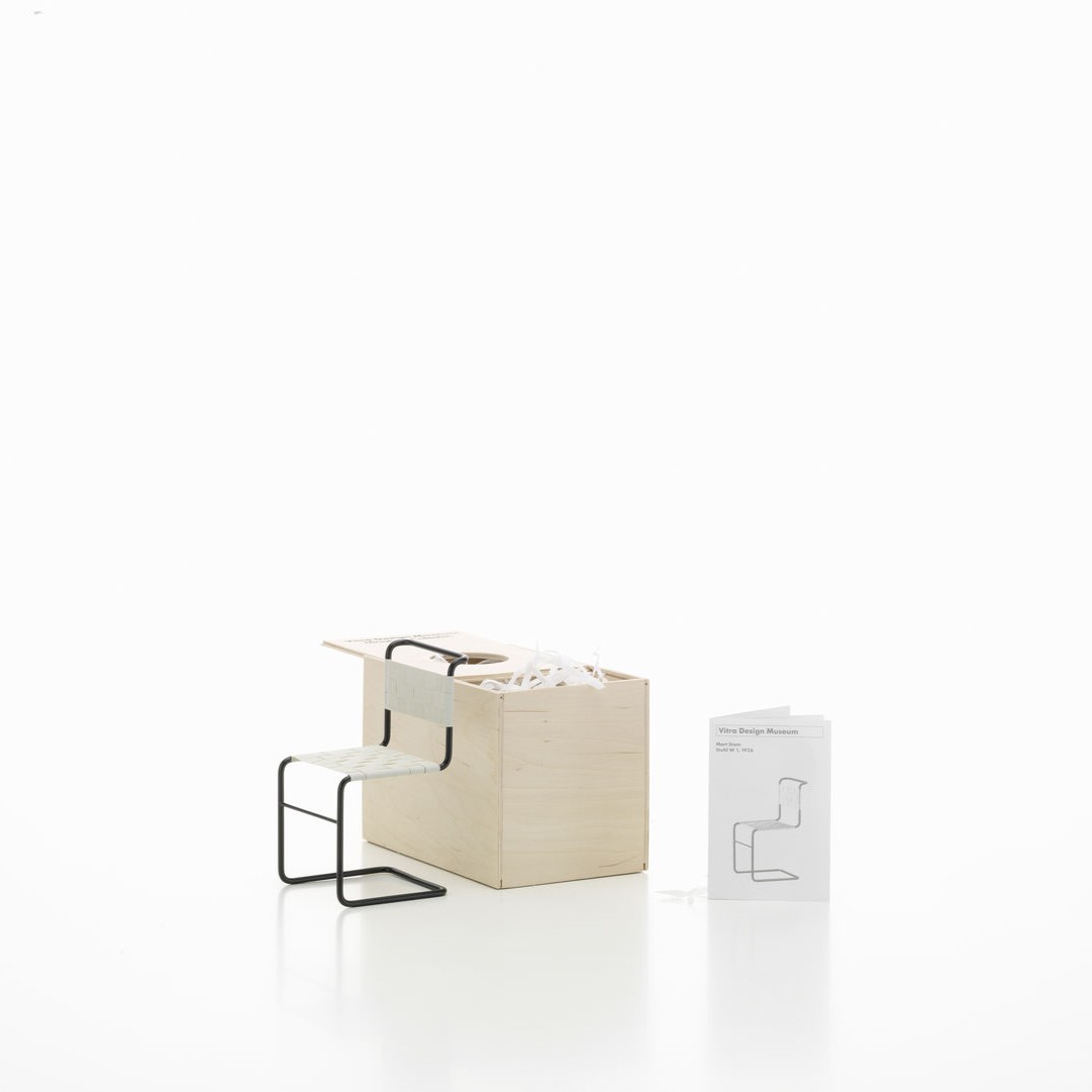 https://bo.alinhadavizinha.com/FileUploads/produtos/acessorios/casa/202_531_01_miniatures-collection_stuhl-w1_3.jpg