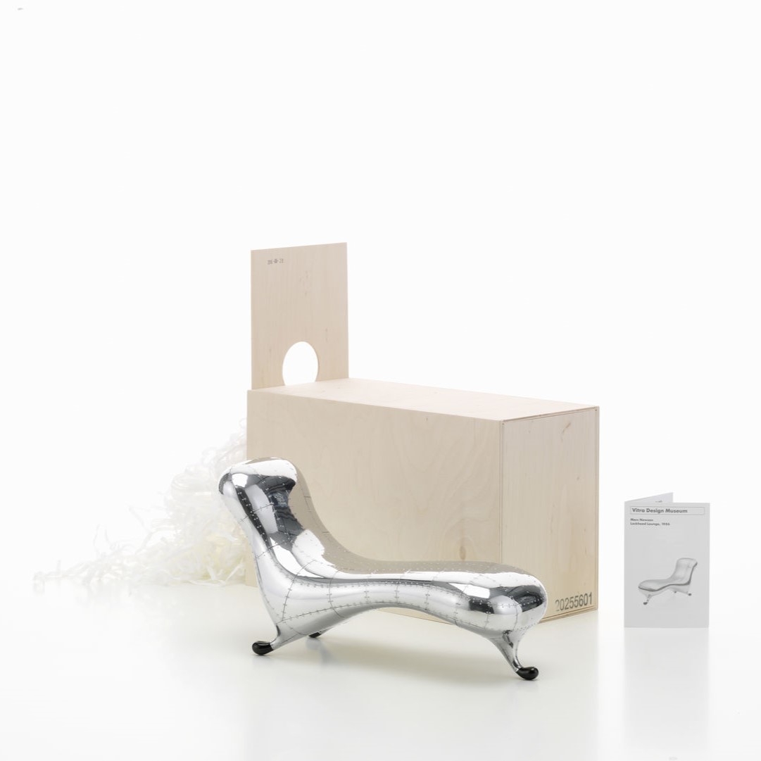 https://bo.alinhadavizinha.com/FileUploads/produtos/acessorios/casa/202_556_01_miniatures-collection_lockheed-lounge_3.jpg
