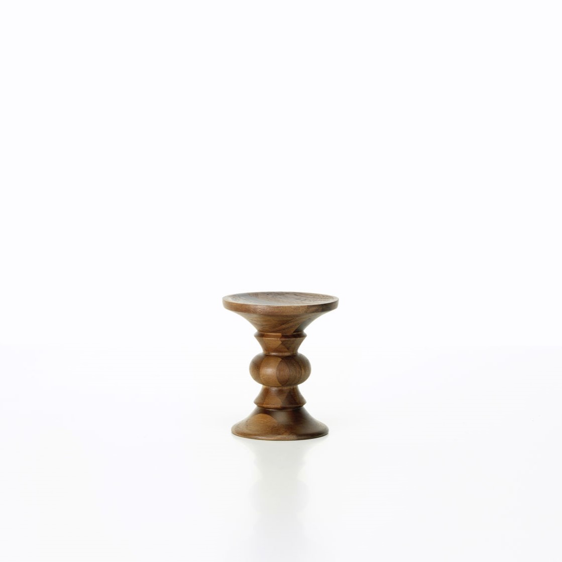https://bo.alinhadavizinha.com/FileUploads/produtos/acessorios/casa/202_564_02_miniatures-collection_stool_modelo-b_1.jpg