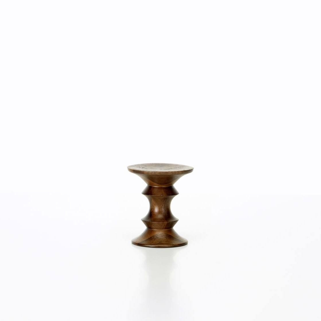 https://bo.alinhadavizinha.com/FileUploads/produtos/acessorios/casa/202_564_03_miniatures-collection_stool_modelo-c_1.jpg