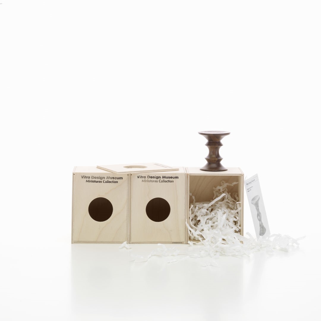 https://bo.alinhadavizinha.com/FileUploads/produtos/acessorios/casa/202_564_03_miniatures-collection_stool_modelo-c_2.jpg