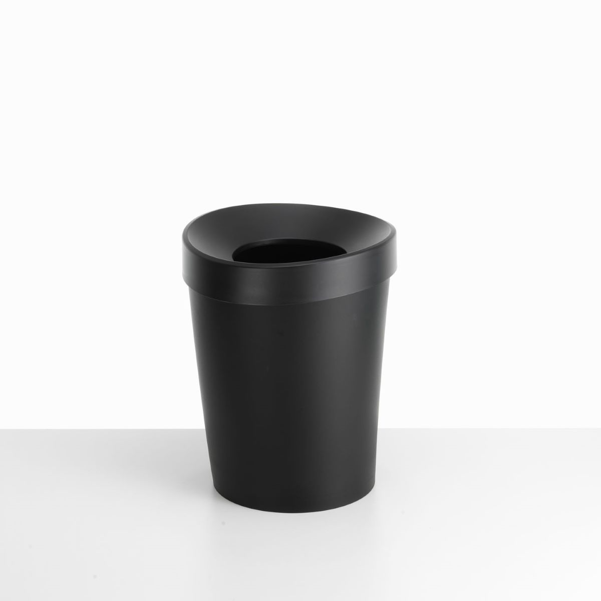 https://bo.alinhadavizinha.com/FileUploads/produtos/acessorios/casa/203_155_01_happy-bin_l_preto_1.jpg