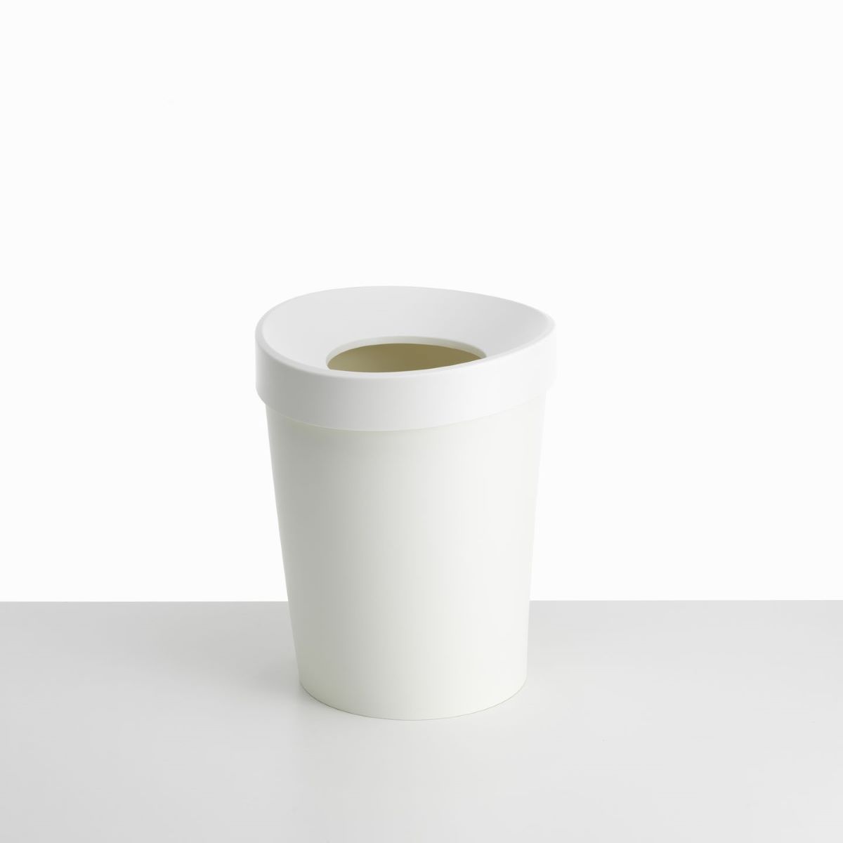 https://bo.alinhadavizinha.com/FileUploads/produtos/acessorios/casa/203_155_02_happy-bin_l_branco_1.jpg