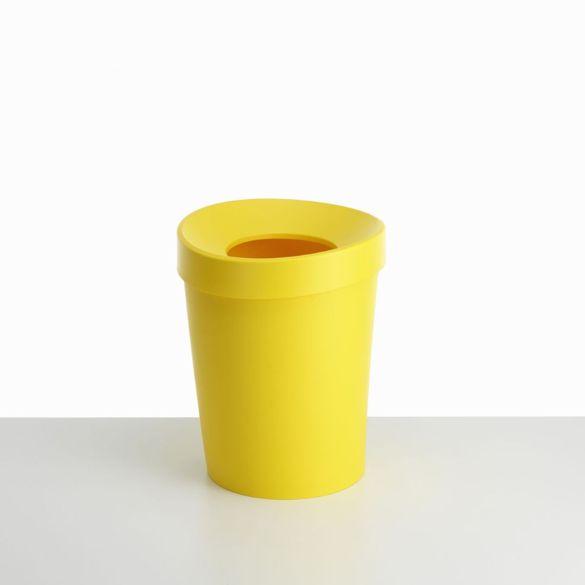 https://bo.alinhadavizinha.com/FileUploads/produtos/acessorios/casa/203_155_05_happy-bin_l_amarelo_1.jpg