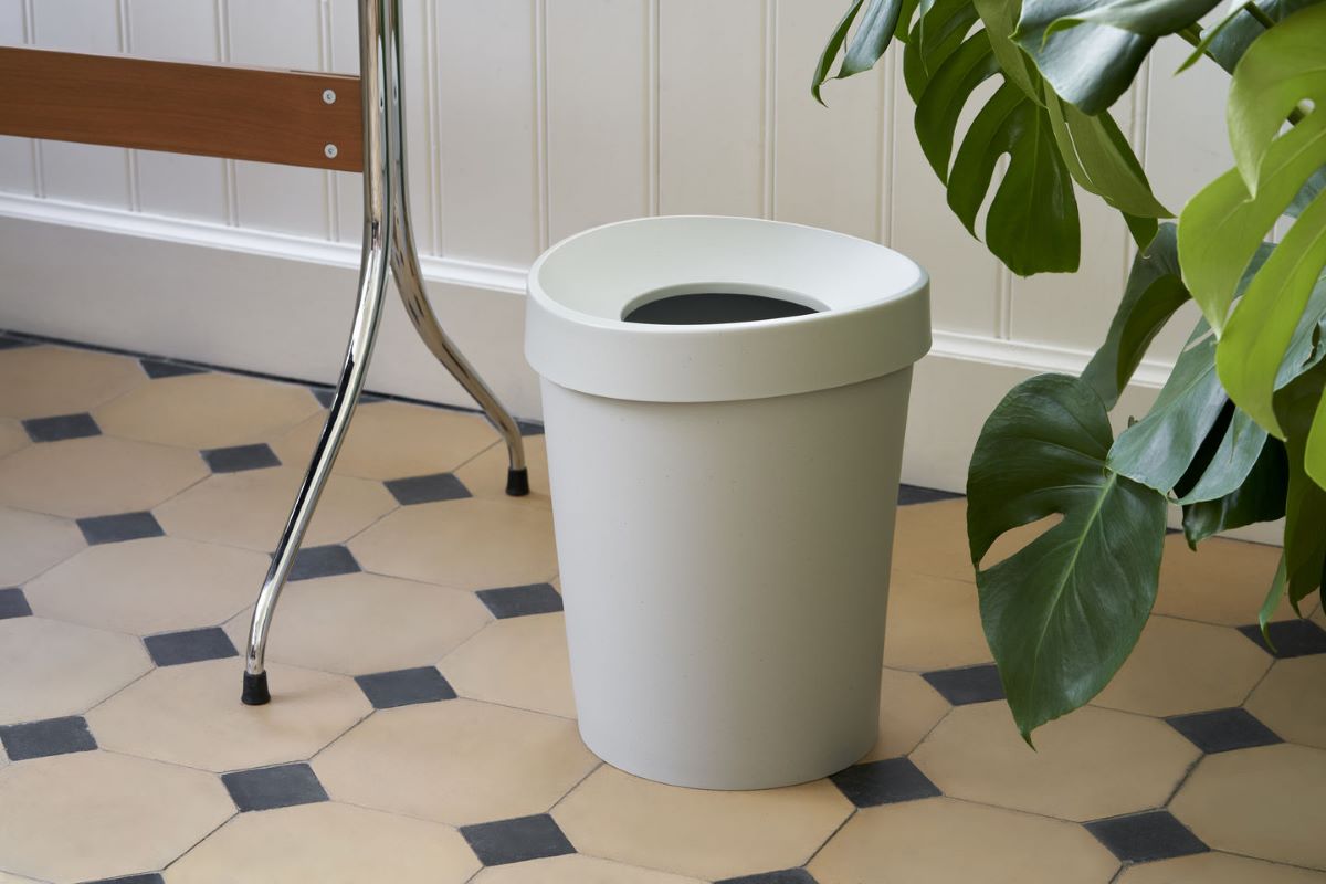 https://bo.alinhadavizinha.com/FileUploads/produtos/acessorios/casa/203_155_12_happy-bin-re_l_cinza-claro_4.jpg