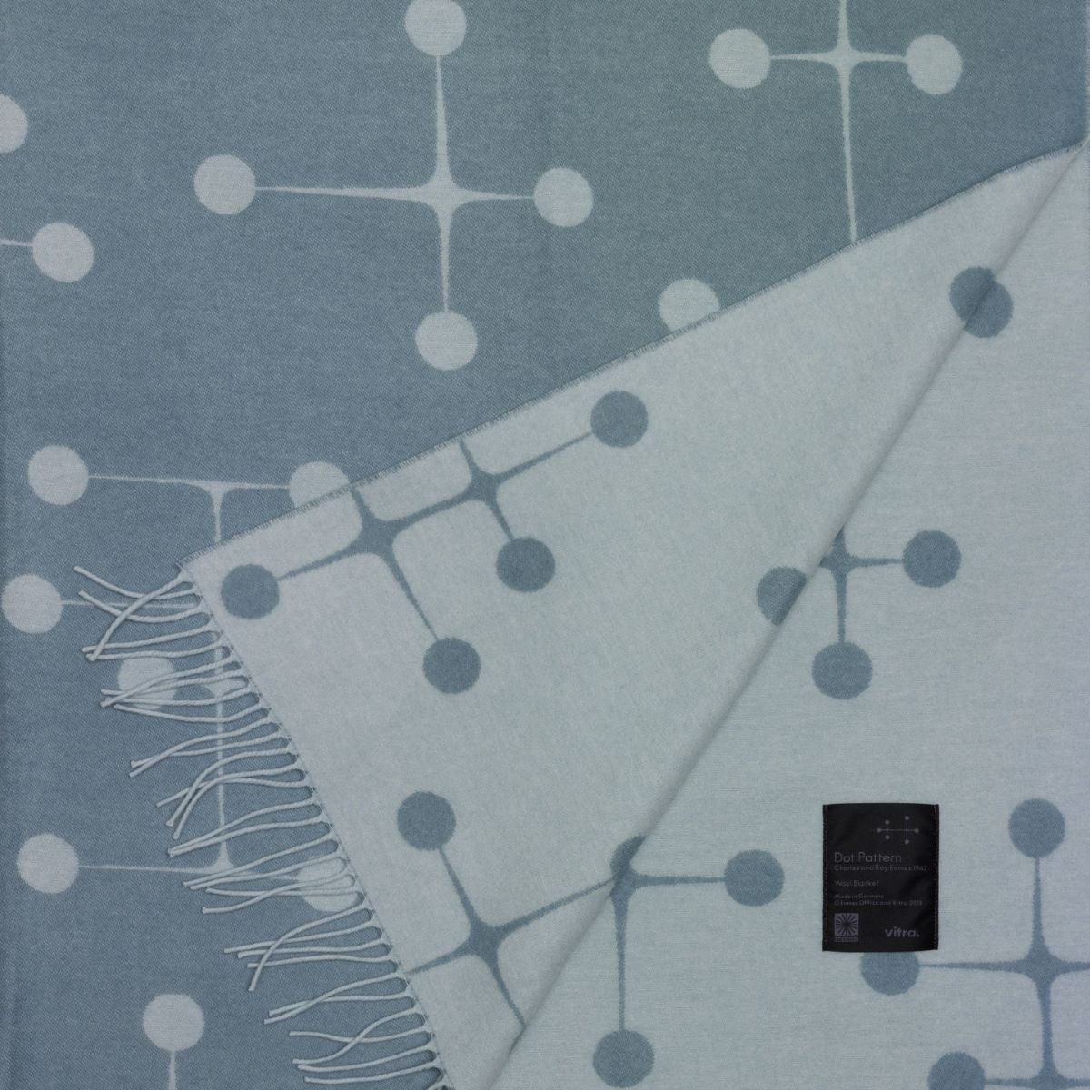 https://bo.alinhadavizinha.com/FileUploads/produtos/acessorios/casa/203_529_96_eames-wool-blanket_azul-claro_1.jpg