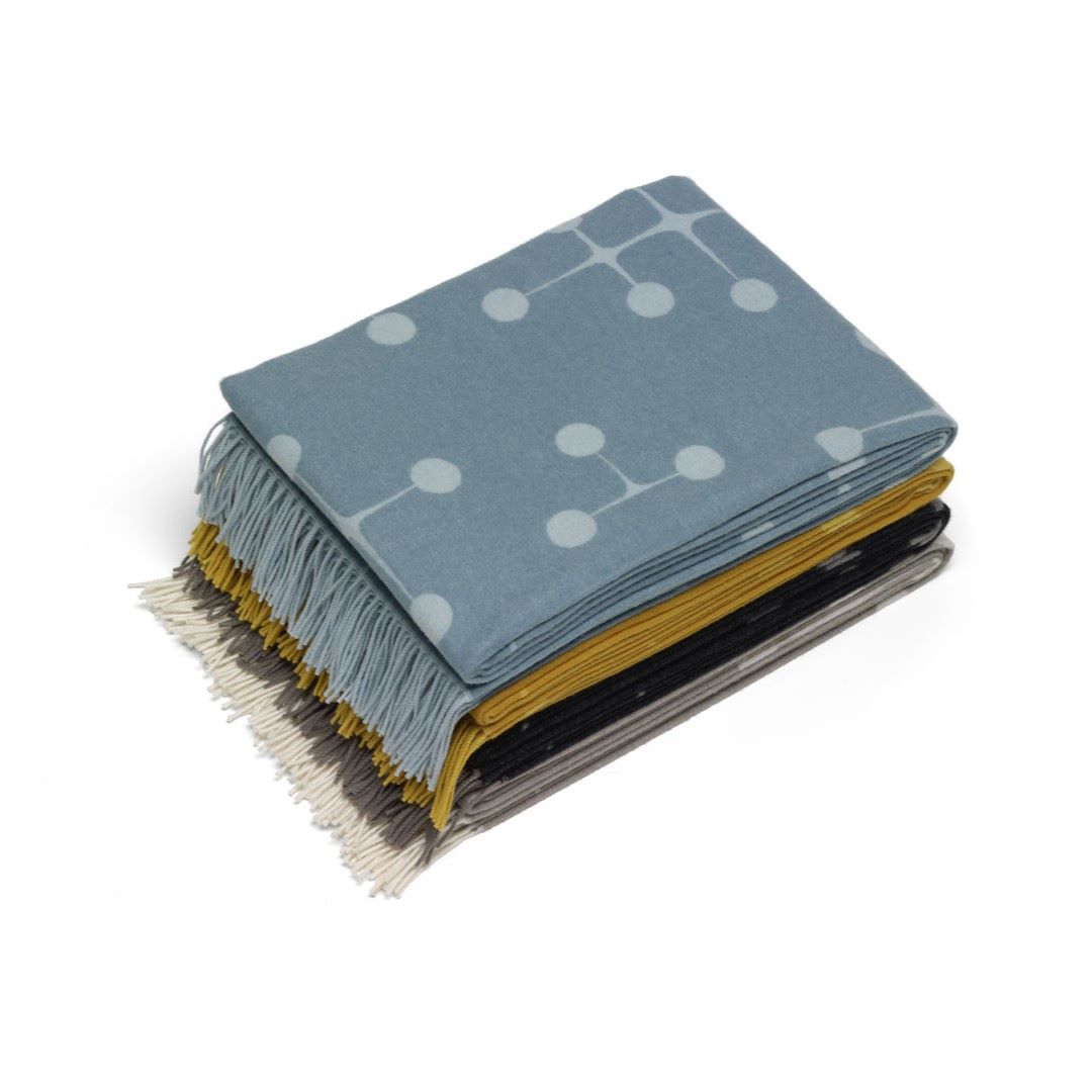 https://bo.alinhadavizinha.com/FileUploads/produtos/acessorios/casa/203_529_99_eames-wool-blanket_preto_3.jpg
