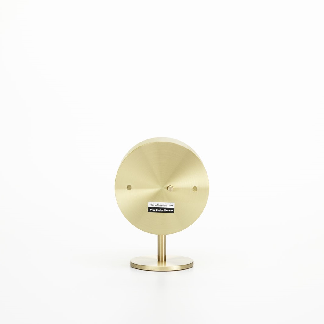 https://bo.alinhadavizinha.com/FileUploads/produtos/acessorios/casa/215_021_01_desk-clocks_night-clock_latao_2.jpg