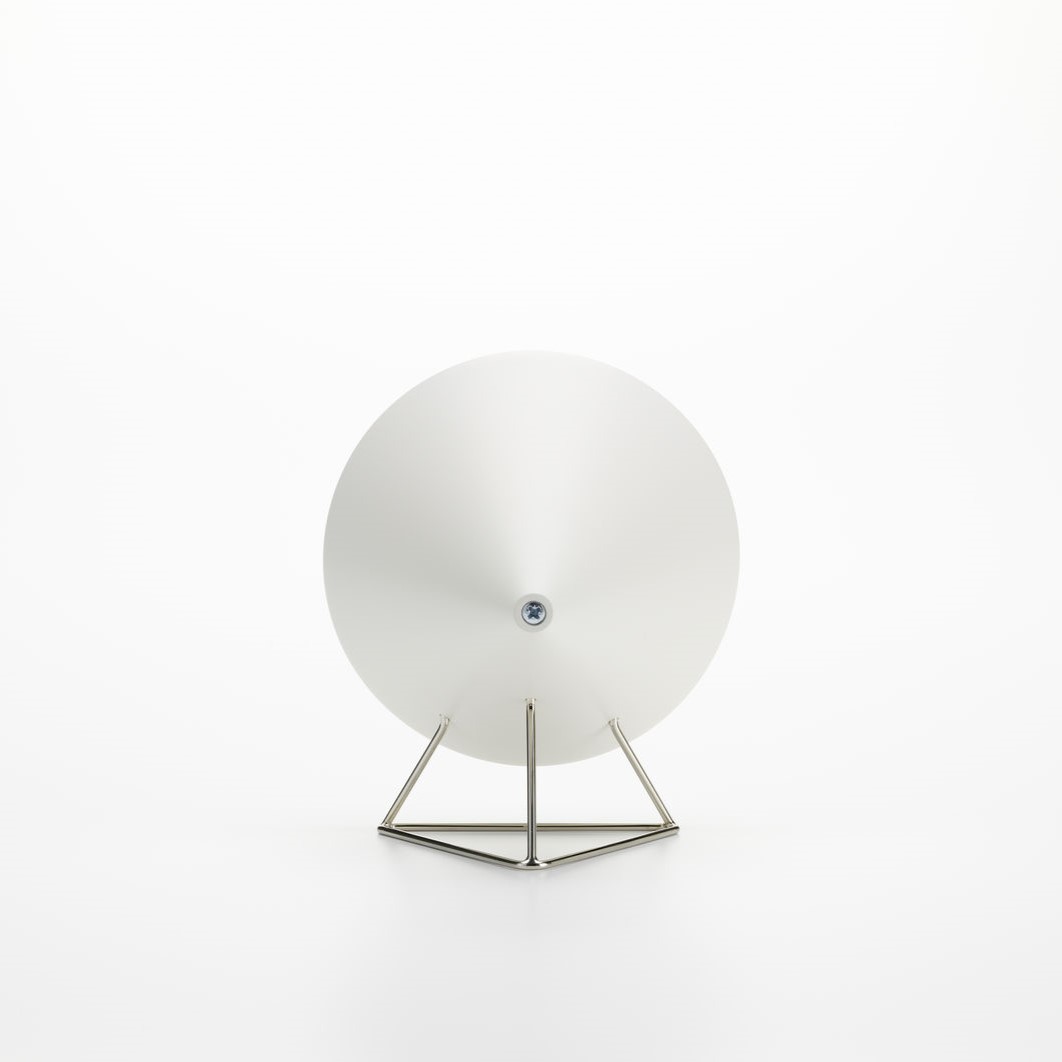 https://bo.alinhadavizinha.com/FileUploads/produtos/acessorios/casa/215_034_01_desk-clocks_cone-clock_3.jpg