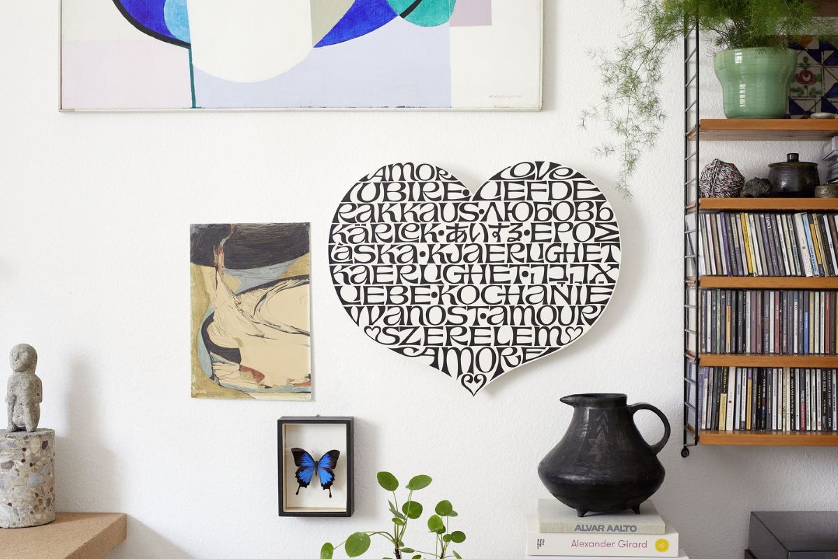 https://bo.alinhadavizinha.com/FileUploads/produtos/acessorios/casa/215_097_07_metal-wall-relief_internation-love-heart_2.jpg