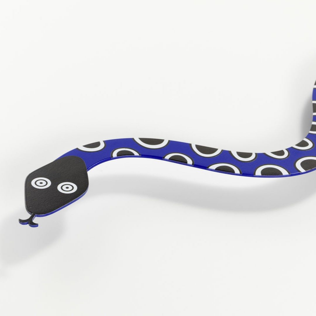 https://bo.alinhadavizinha.com/FileUploads/produtos/acessorios/casa/215_097_08_metal-wall-relief_magic-snake_2.jpg