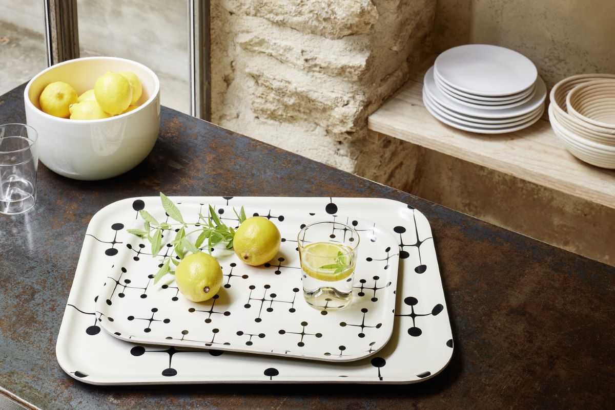 https://bo.alinhadavizinha.com/FileUploads/produtos/acessorios/casa/215_107_01_classic-trays_m_dot-pattern-light_5.jpg