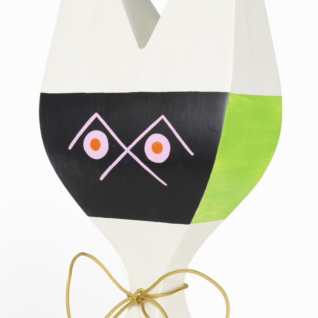 https://bo.alinhadavizinha.com/FileUploads/produtos/acessorios/casa/215_129_01_wooden-doll-edicao-limitada_no9_super-large_4.jpg