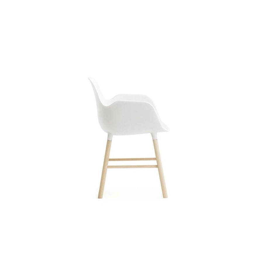 https://bo.alinhadavizinha.com/FileUploads/produtos/acessorios/casa/390006_form-armchair-miniature_branco_2.jpeg