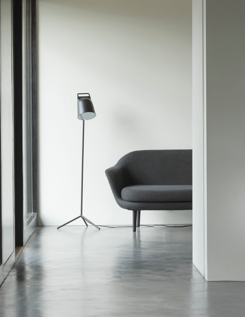https://bo.alinhadavizinha.com/FileUploads/produtos/acessorios/casa/505076_stage-floor-lamp_preto_8.jpg