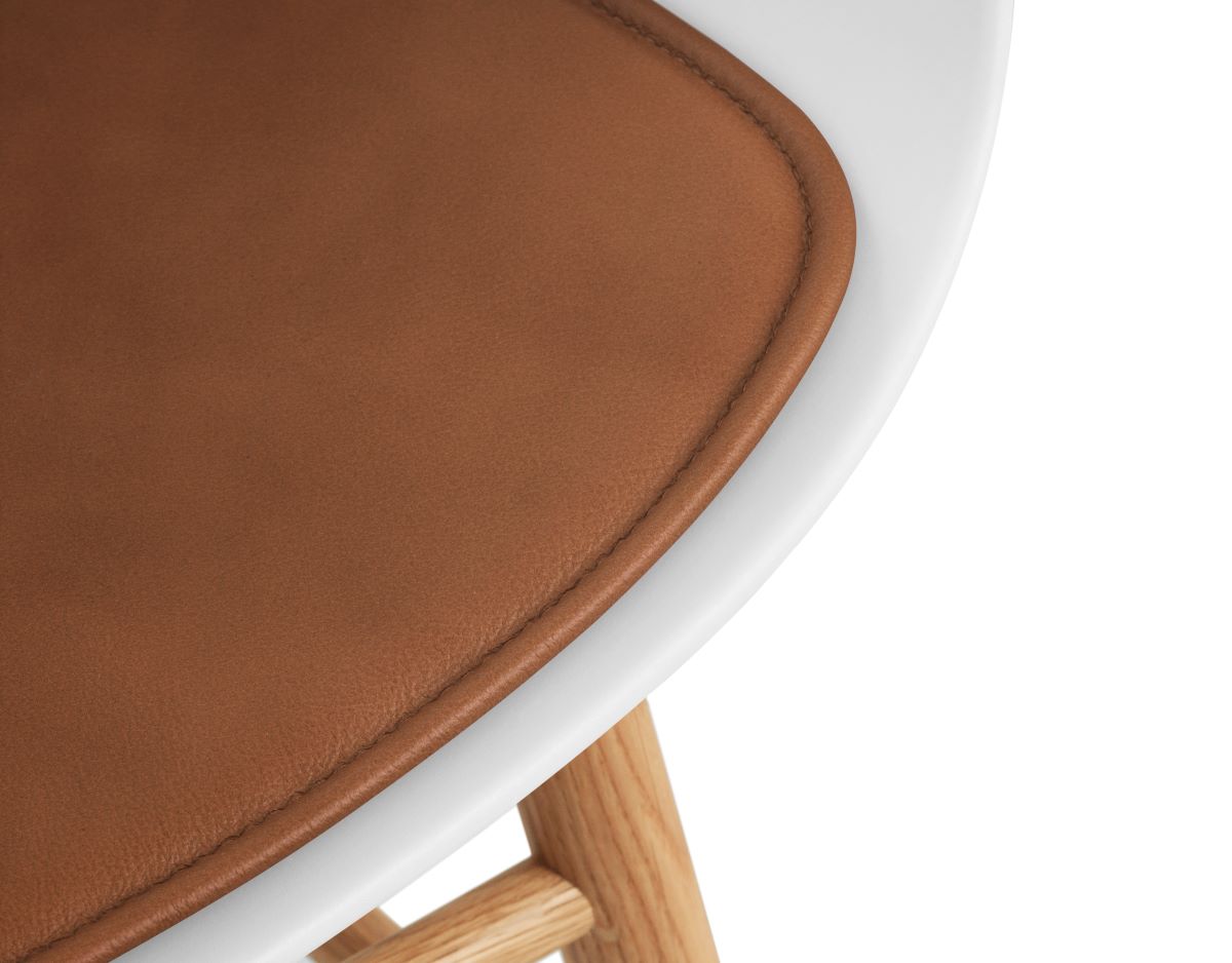 https://bo.alinhadavizinha.com/FileUploads/produtos/acessorios/casa/602637_form-seat-cushion_leather_bordo_2_y0kauobq.jpg
