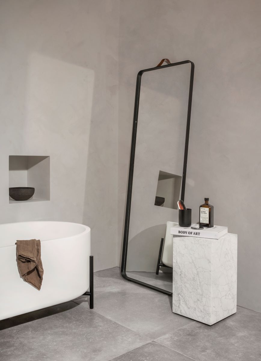 https://bo.alinhadavizinha.com/FileUploads/produtos/acessorios/casa/7800589_norm-floor-mirror_preto_3.jpg