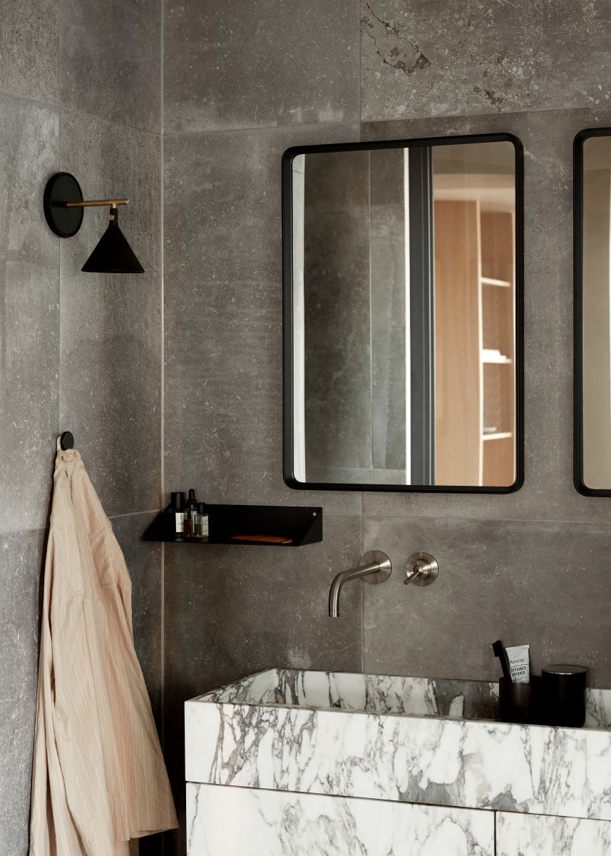 https://bo.alinhadavizinha.com/FileUploads/produtos/acessorios/casa/8020539_norm-wall-mirror-rectangular_preto_3.jpg