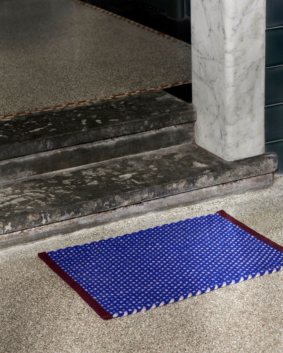 https://bo.alinhadavizinha.com/FileUploads/produtos/acessorios/casa/ab366_d805_door-mat_azul-real_02.jpg