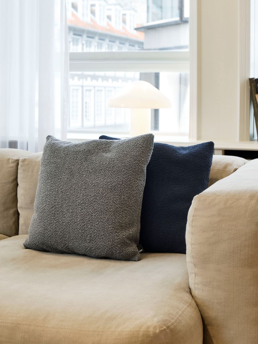 https://bo.alinhadavizinha.com/FileUploads/produtos/acessorios/casa/ab525_a921_ab48_texture-cushion_cinza_02.jpg